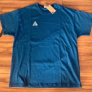 COPY - Nike acg Tee sz Large